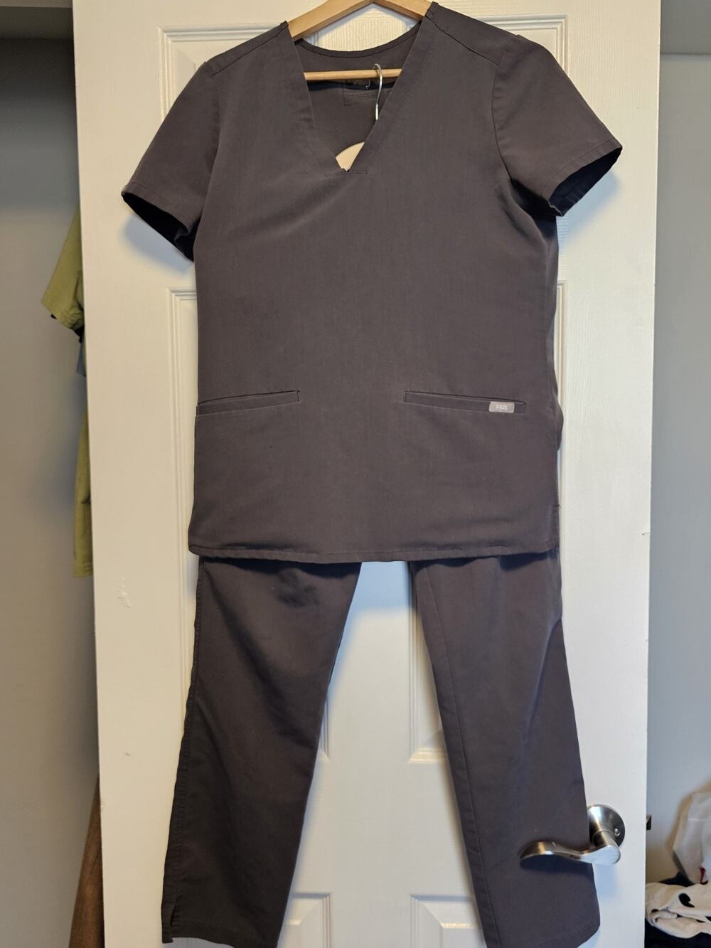 Figs Charcoal XS Top & S Pants Set With Pink Drawstring